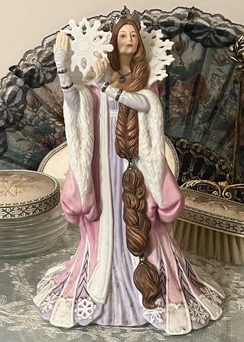 Karlar kraliçesi biblo - Görsel 6