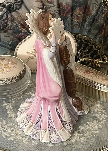 Karlar kraliçesi biblo - Görsel 5