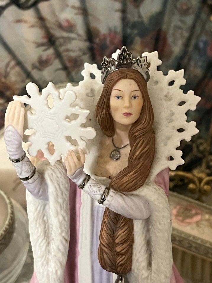 Karlar kraliçesi biblo - Görsel 3