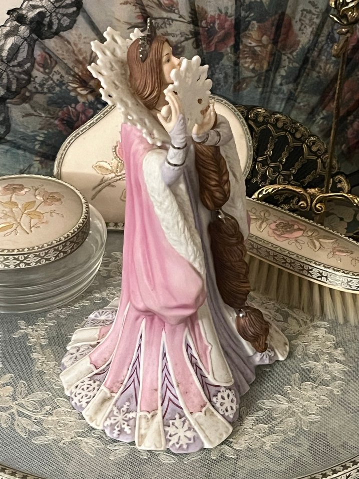 Karlar kraliçesi biblo - Görsel 5