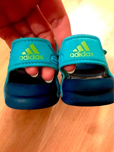 23 Beden çeşitli Renk Adidas çocuk sandalet