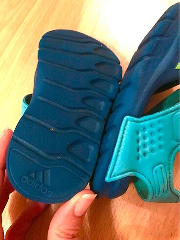 23 Beden Adidas çocuk sandalet