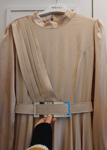 Bej Kuşaklı Uzun Kadın Elbise - Görsel 2