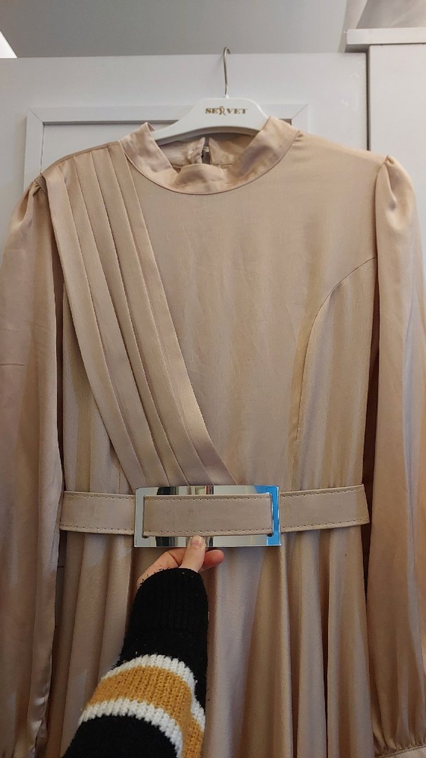 Bej Kuşaklı Uzun Kadın Elbise - Görsel 2