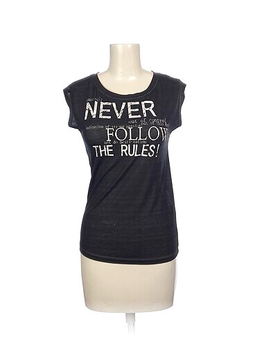Mavi T-shirt %70 İndirimli.