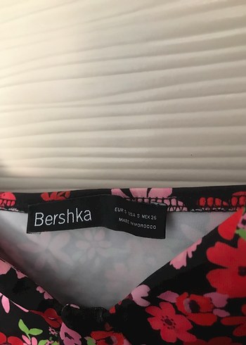 Bershka Çiçek Desenli Askılı Mini Crop Top