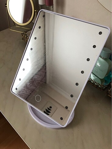 Led ışıklı makyaj aynası