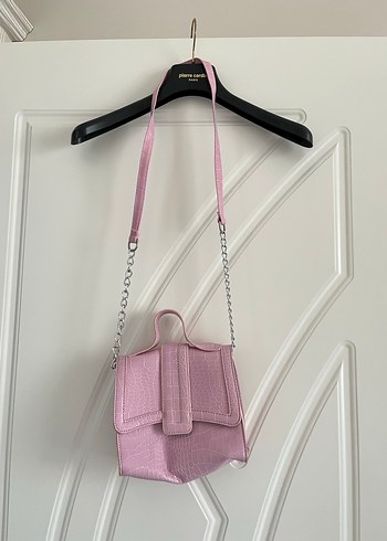 Pembe Zincir Detaylı Yılan Desenli Deri Çanta