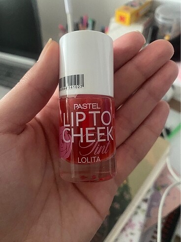 Pastel lip to cheek