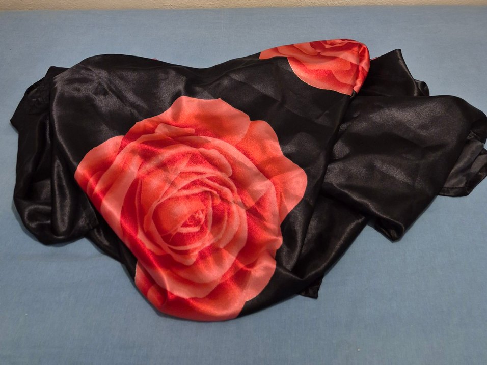 Kırmızı Güllü Siyah Desenli Yatak Örtüsü en 2metre boy 220 - Görsel 3