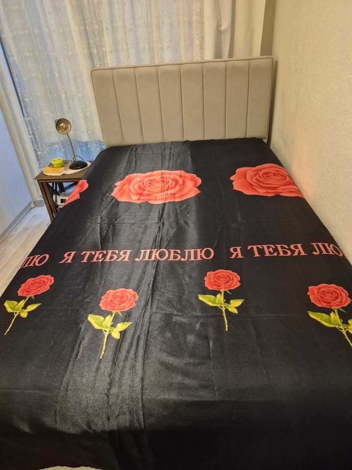 Kırmızı Güllü Siyah Desenli Yatak Örtüsü en 2metre boy 220 - Görsel 2