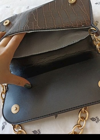 Bershka Zincir Detaylı Kahverengi Yılan Derisi Desenli Deri Çanta