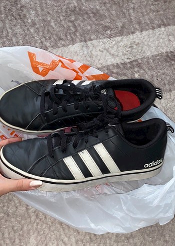 42 Beden siyah Renk Adidas Siyah Beyaz Erkek Spor Ayakkabı