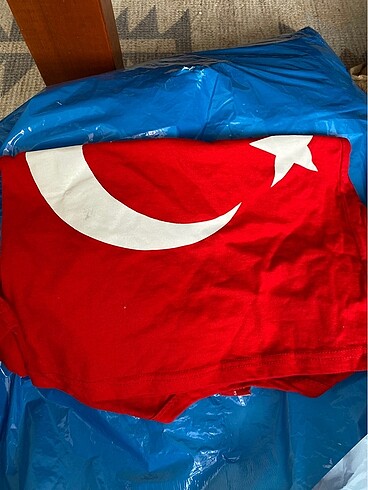4 Yaş Beden kırmızı Renk Kırmızı al bayraklı kıyafet