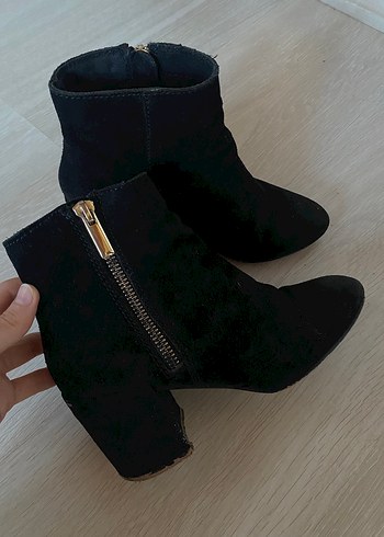 Stradivarius Siyah Suet Bilek Bot