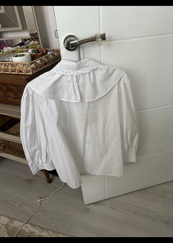 Nakışlı, düğmeli beyaz kadın gömlek - Görsel 2