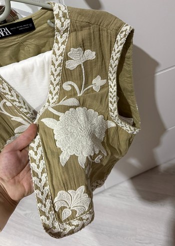 Nakışlı Dantel Detaylı Kolsuz Mini Bej Yelek - Görsel 4