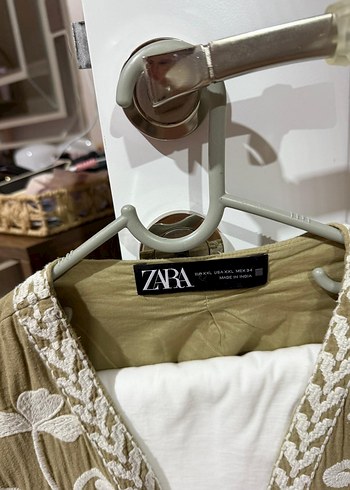 Nakışlı Dantel Detaylı Kolsuz Mini Bej Yelek - Görsel 6