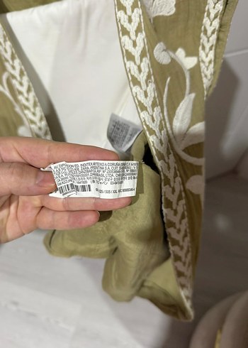 Nakışlı Dantel Detaylı Kolsuz Mini Bej Yelek - Görsel 3