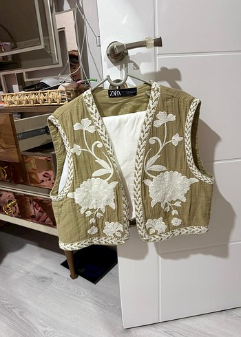 Nakışlı Dantel Detaylı Kolsuz Mini Bej Yelek - Görsel 5
