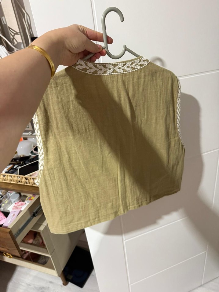 Nakışlı Dantel Detaylı Kolsuz Mini Bej Yelek - Görsel 2