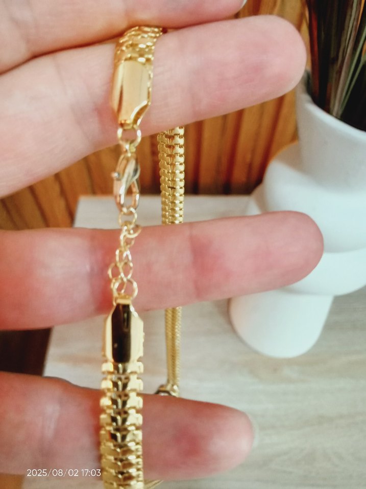 Altın Renkli Uzun Zincir Detaylı Kolye - Görsel 3