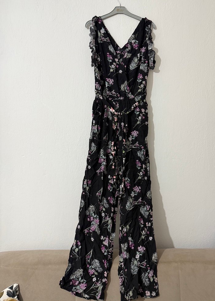 LCW V Yaka Çiçekli Tulum - Görsel 2