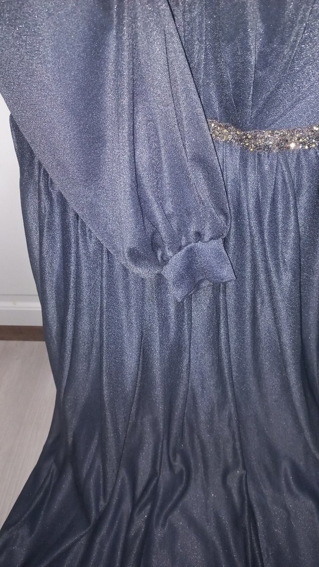 Gri Uzun Kollu Dökümlü Kadın Abiye Elbise - Görsel 3