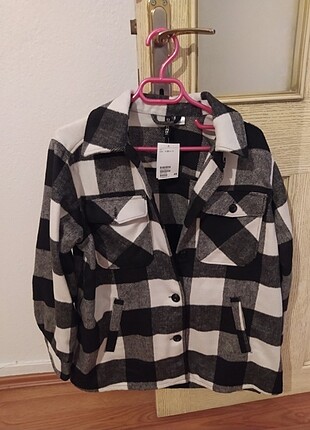 H&M marka oversize ceket gömlek etiketli şekilde