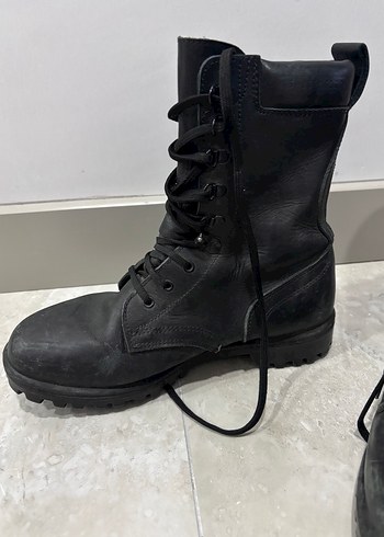 Siyah Deri Punk Tarzı Tokalı Botlar - Görsel 2