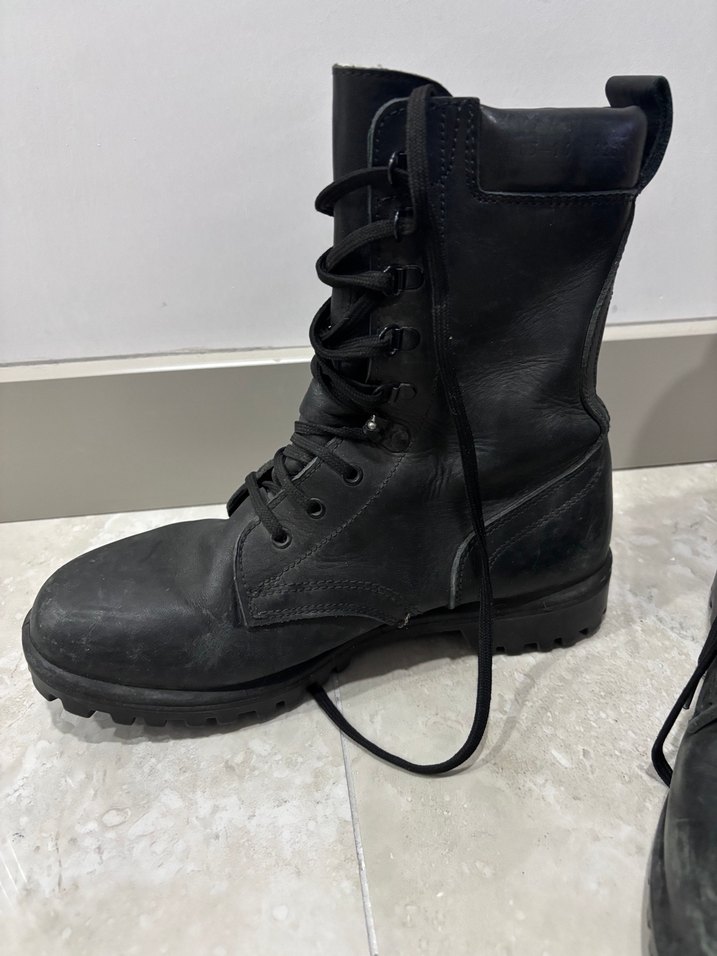 Siyah Deri Punk Tarzı Tokalı Botlar - Görsel 2