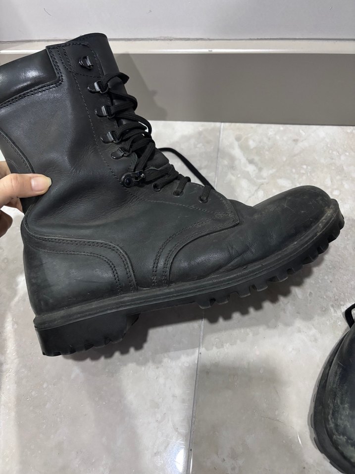 Siyah Deri Punk Tarzı Tokalı Botlar - Görsel 3