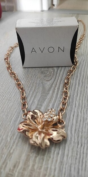 Avon Kolye