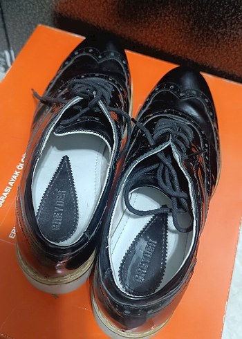 Siyah Parlak Rugan Kadın Oxford Ayakkabı - Görsel 2