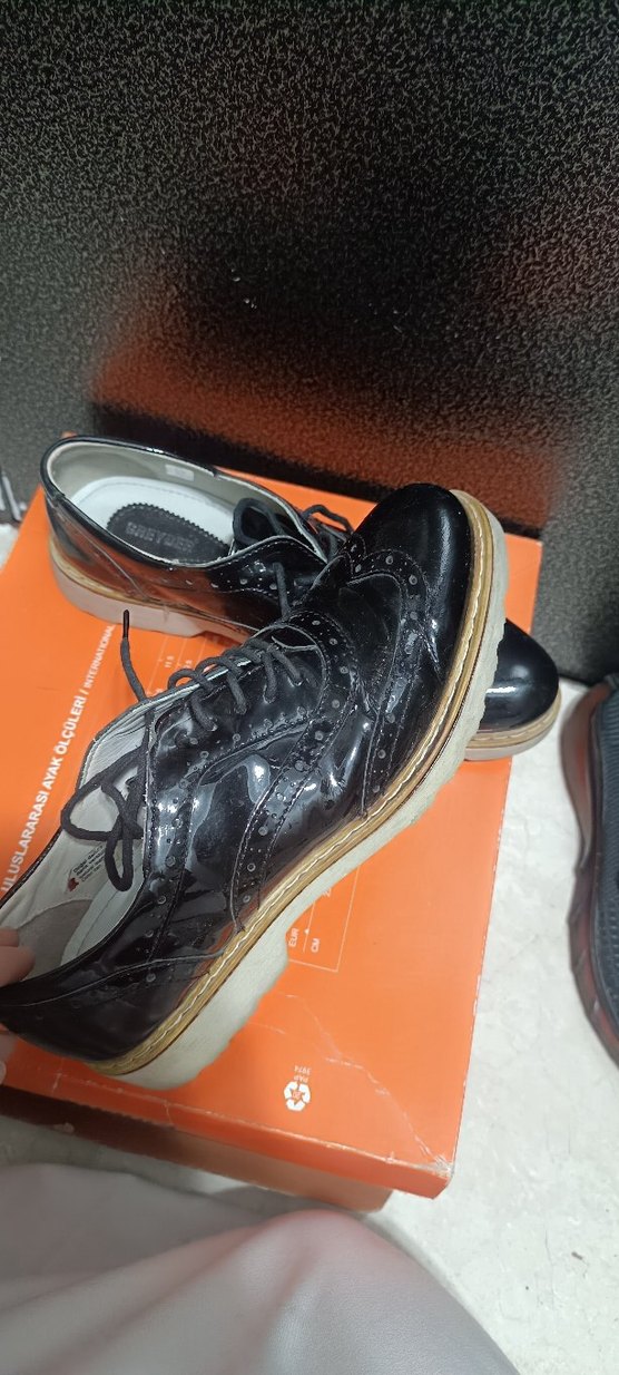 Siyah Parlak Rugan Kadın Oxford Ayakkabı - Görsel 5