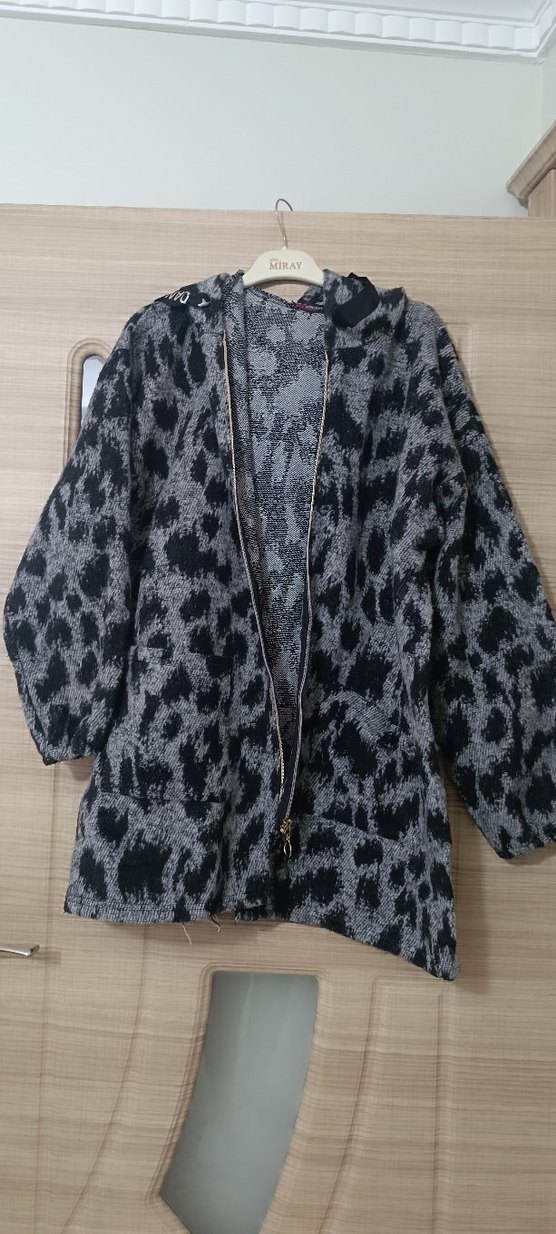 Gri Yılan Desenli Kısa Kadın Ceket - Görsel 3