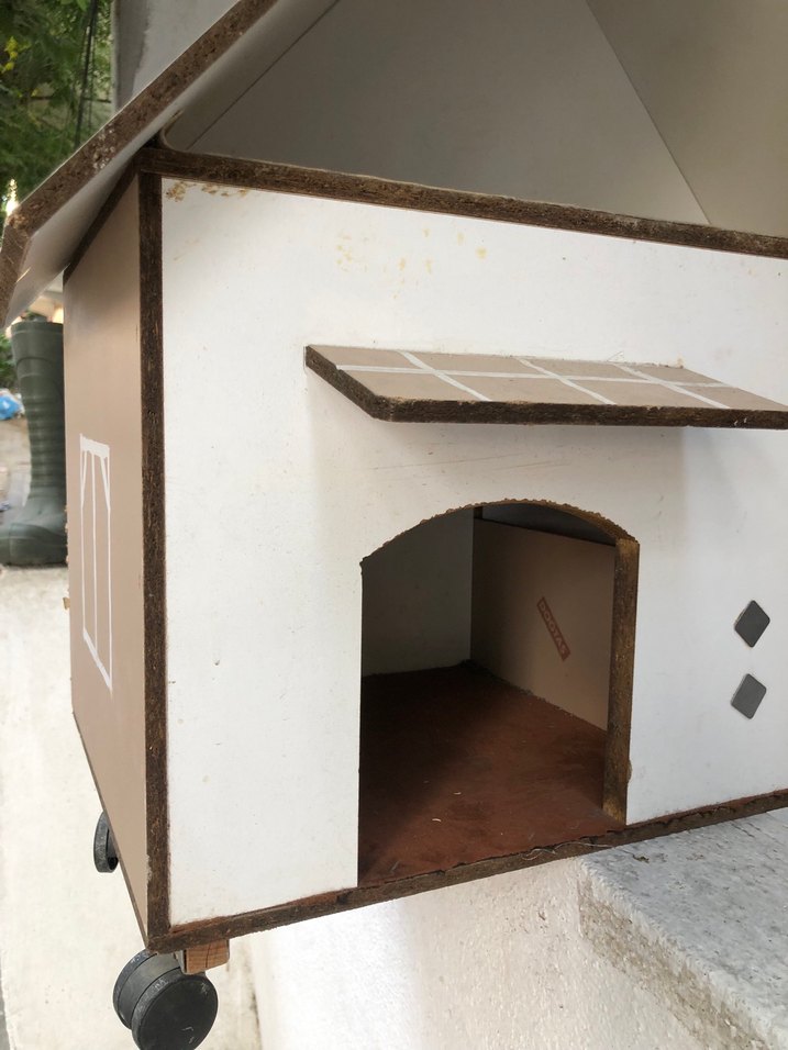 Tekerlekli ahşap kedi evi - Görsel 5