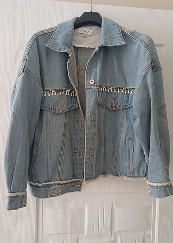 Taş Detaylı Mavi Denim Ceket
