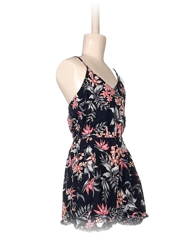 H&M H&M Kısa Tulum %70 İndirimli.