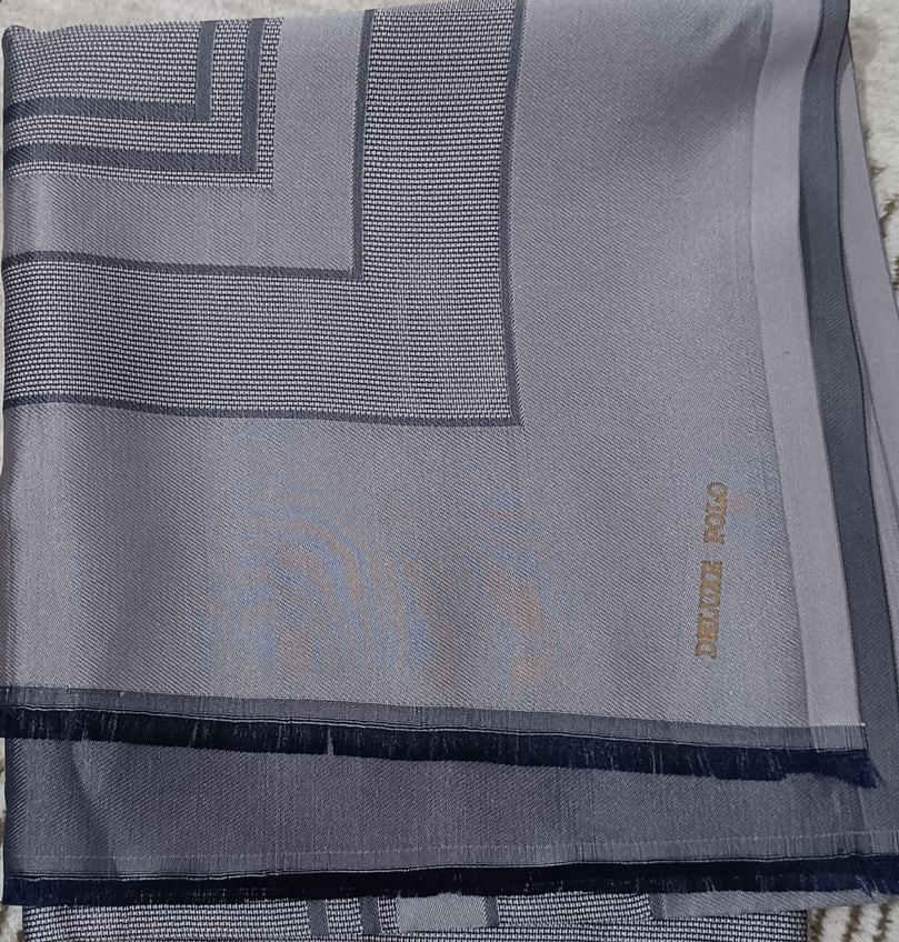 Gri Kadın Şal Drapeli Modern Tasarım - Görsel 2