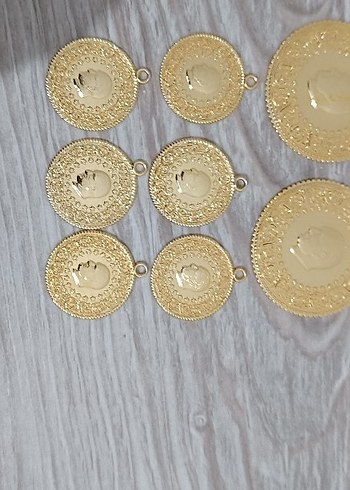 Altın Renkli İşlemeli Zincir Detaylı Kadın Kolye Ucu - Görsel 2