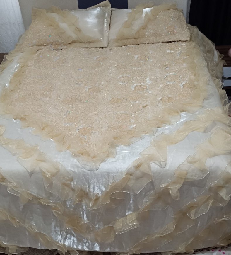 Bej Parlak Düz Yatak Örtüsü - Görsel 2