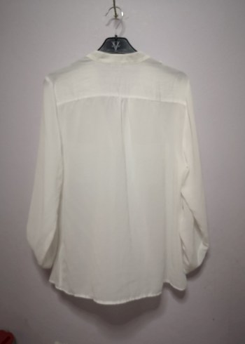 Düğmeli Beyaz Kadın V Yaka Gömlek - Görsel 4