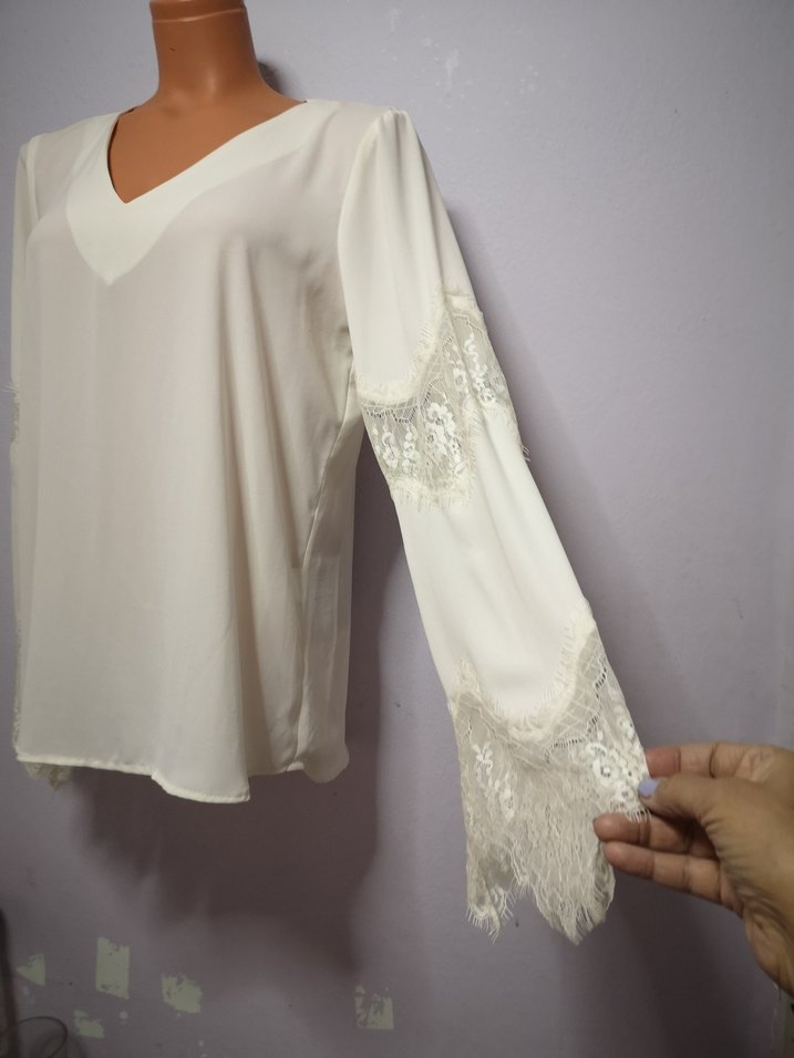 Düğmeli Beyaz Kadın V Yaka Gömlek - Görsel 3