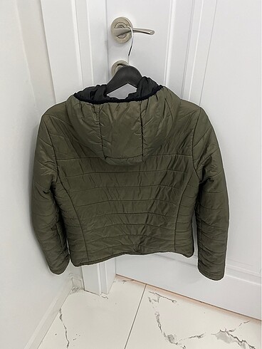 l Beden haki Renk Bershka Şişme Mont