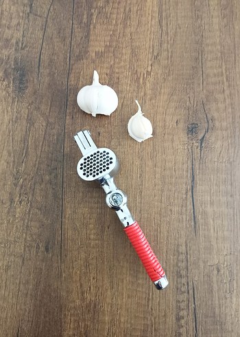 Kırmızı Saplı Sarımsak Ezici