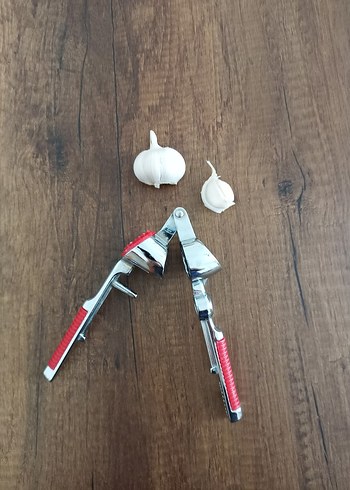 G-Star Kırmızı Saplı Sarımsak Ezici