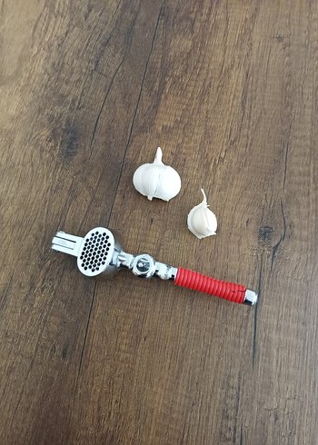  Beden Renk Kırmızı Saplı Sarımsak Ezici