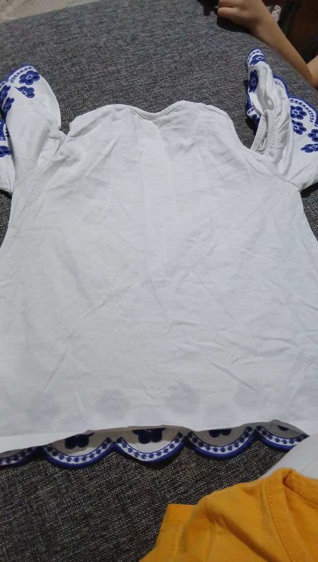 Nakışlı Beyaz Kız Çocuk Tişörtü - Görsel 3