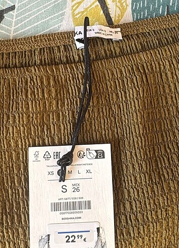 s Beden yeşil Renk Bershka dokulu mini elbise